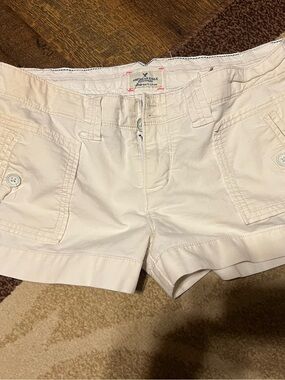 Vintage American Eagle Outfitters Women's Cream Cotton Casual Shorts Size 6